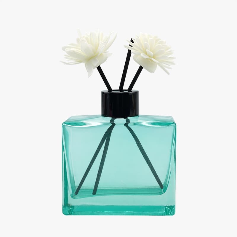 Wholesale High-Quality Glass Aromatherapy Oil Bottle with Rattan Sticks, Multiple Colors Aromatherapy Lid, Square Transparent Empty Bottle