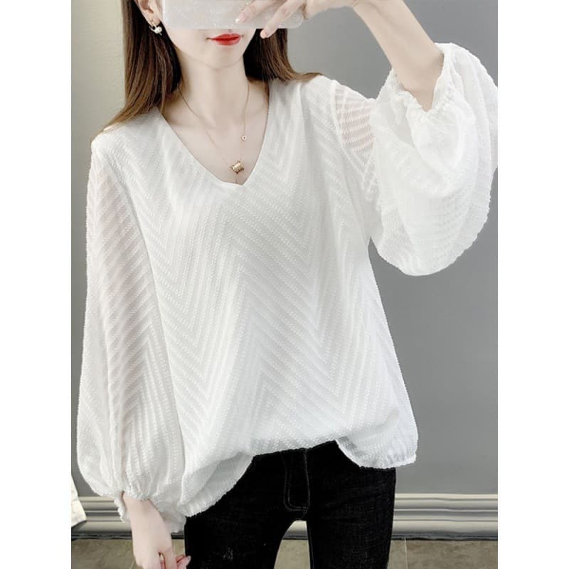 2023 New Early Spring Style High-End Chiffon Top, Plus Size, Stylish European Style, Fairy-like, Slimming, and Conceals Tummy