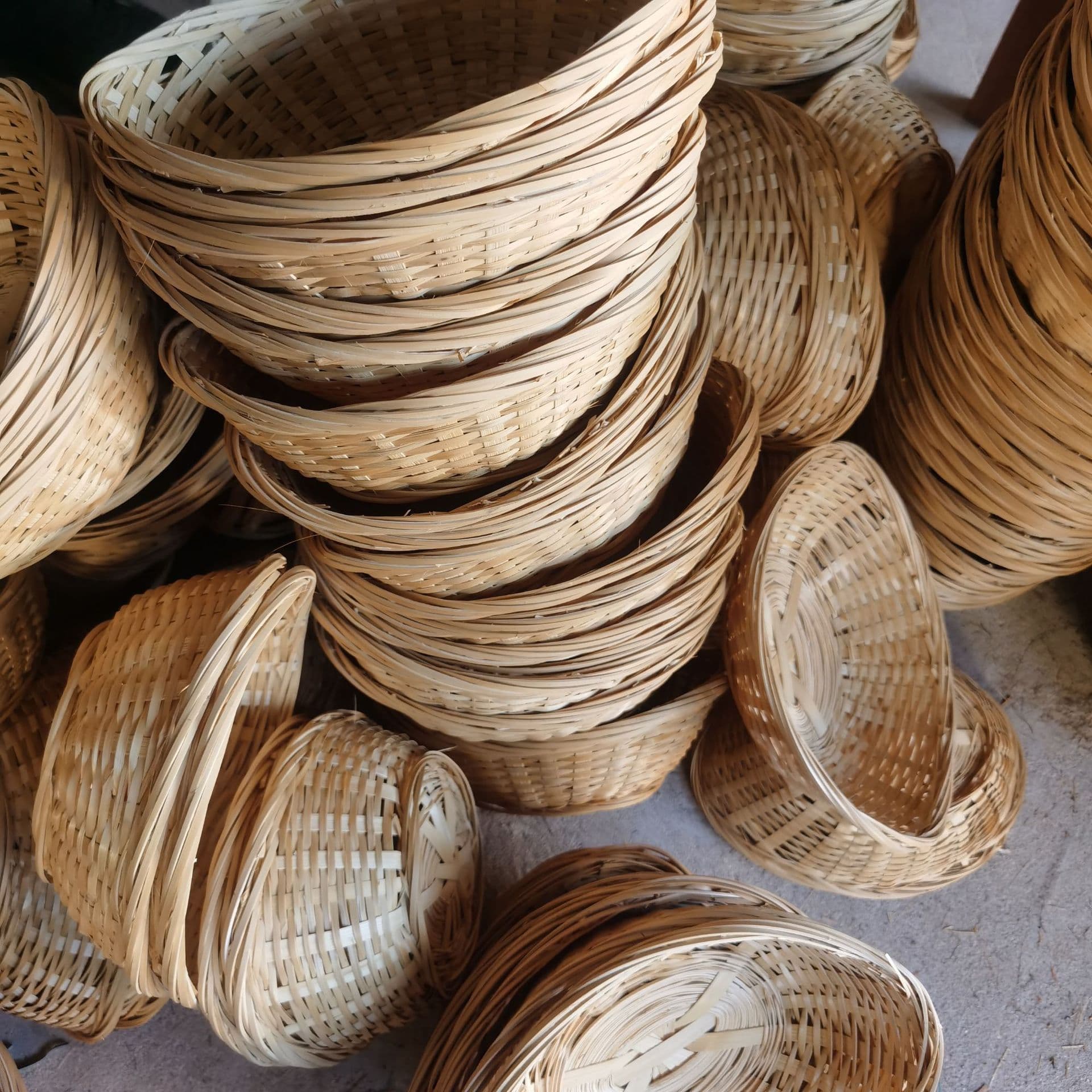 Bamboo Woven Oval Bread Basket Egg Basket Grain Basket Fruit Draining Basket