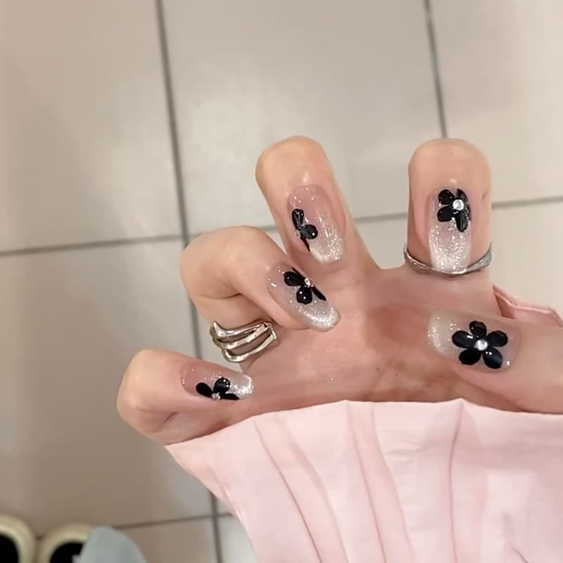 Short Cat-Eye Black Camellia Press-On Nails, Oval Nail Stickers That Enhance Complexion, High-End Fake Nails, Press-On Nail Pieces