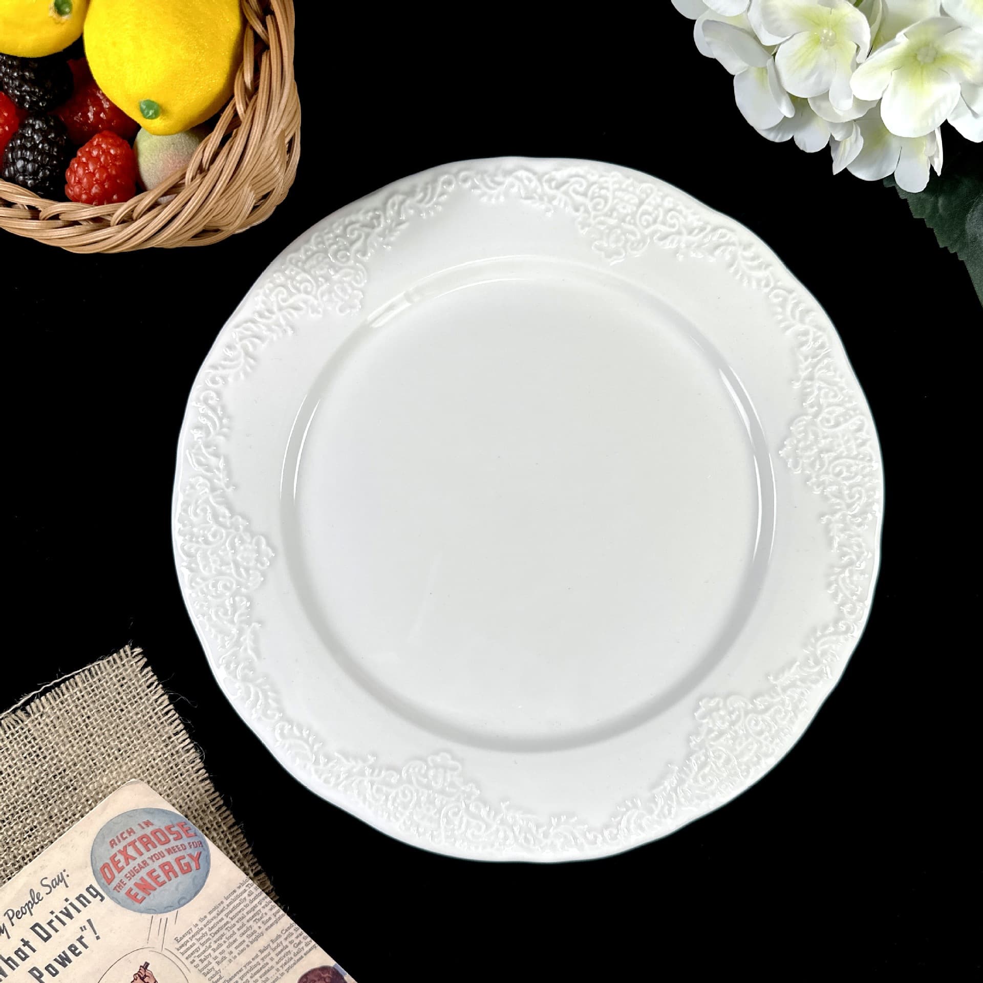 Simple White Ceramic Bowl and Plate Western Dinner Plate Restaurant Hotel Ceramic Tableware Embossed Serving Plate Home Ceramic Shallow Plate