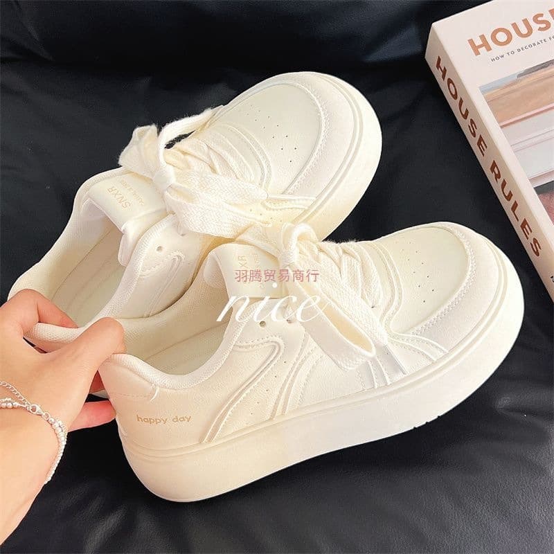 Women's white sneakers, 2025 new autumn style, versatile, breathable, super good-looking, thick-soled, lightweight, casual student shoes.