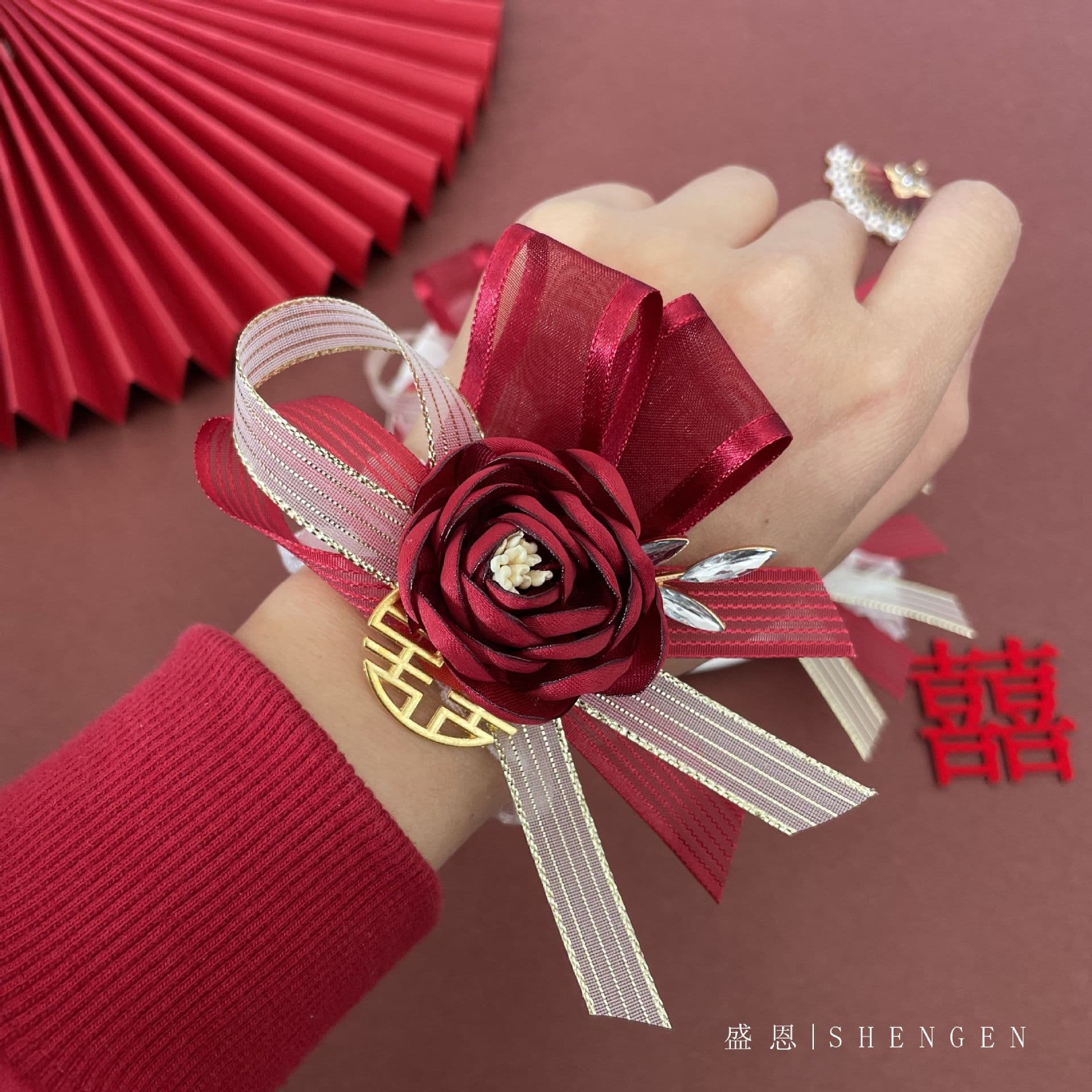 New bridesmaid wrist corsages, bridal hand corsages, high-end bracelets, wedding corsages, super fairy-like artificial flowers.