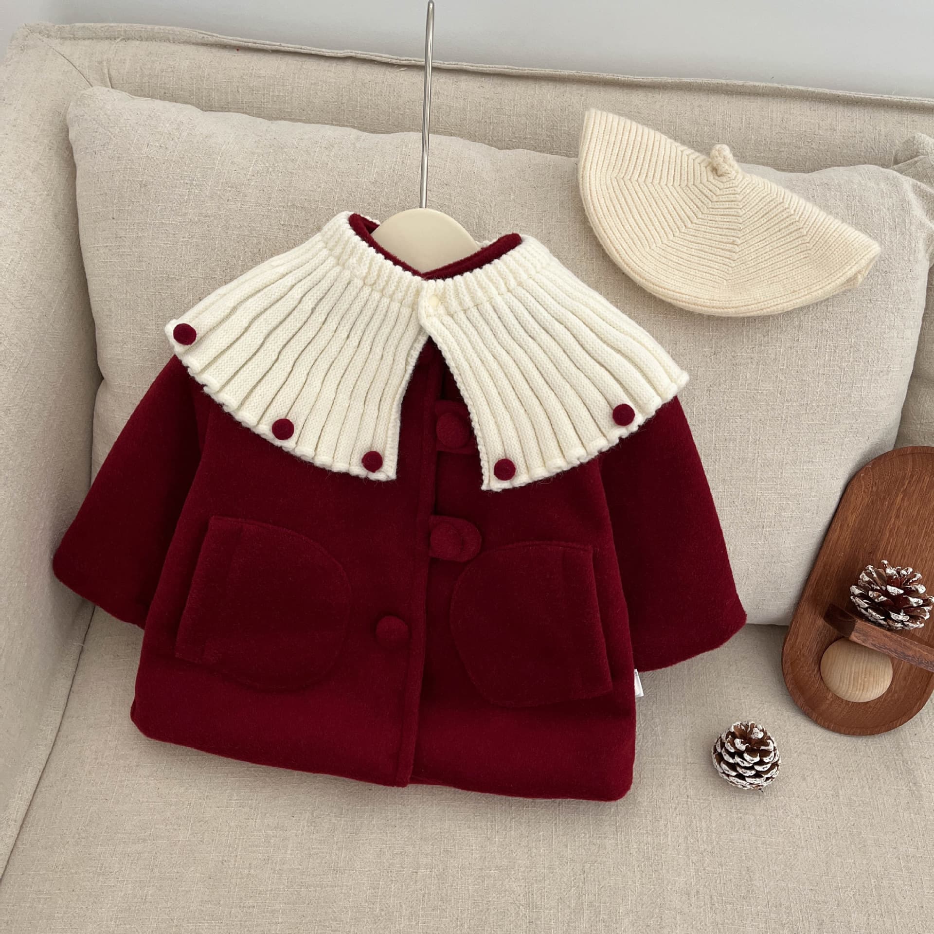 Stylish red woolen coat for little girls, with a Peter Pan collar and fleece lining, perfect for festive Chinese New Year.