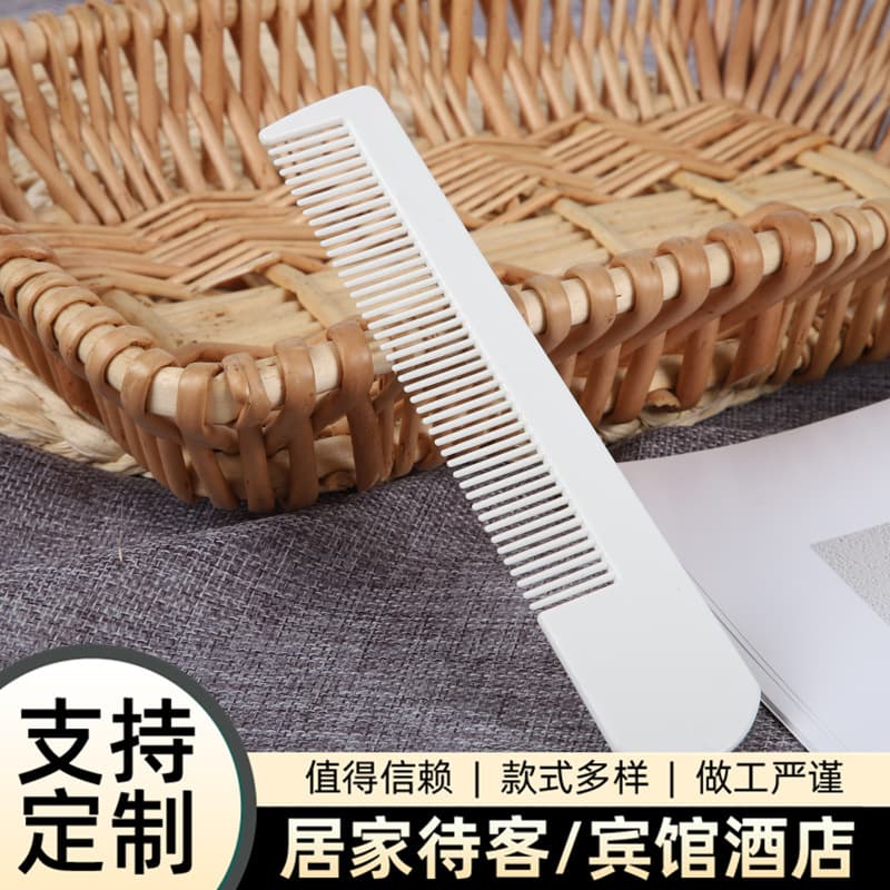 Factory wholesale disposable combs for hotels, guesthouses, airline travel, and guest rooms; portable plastic combs, banana combs.