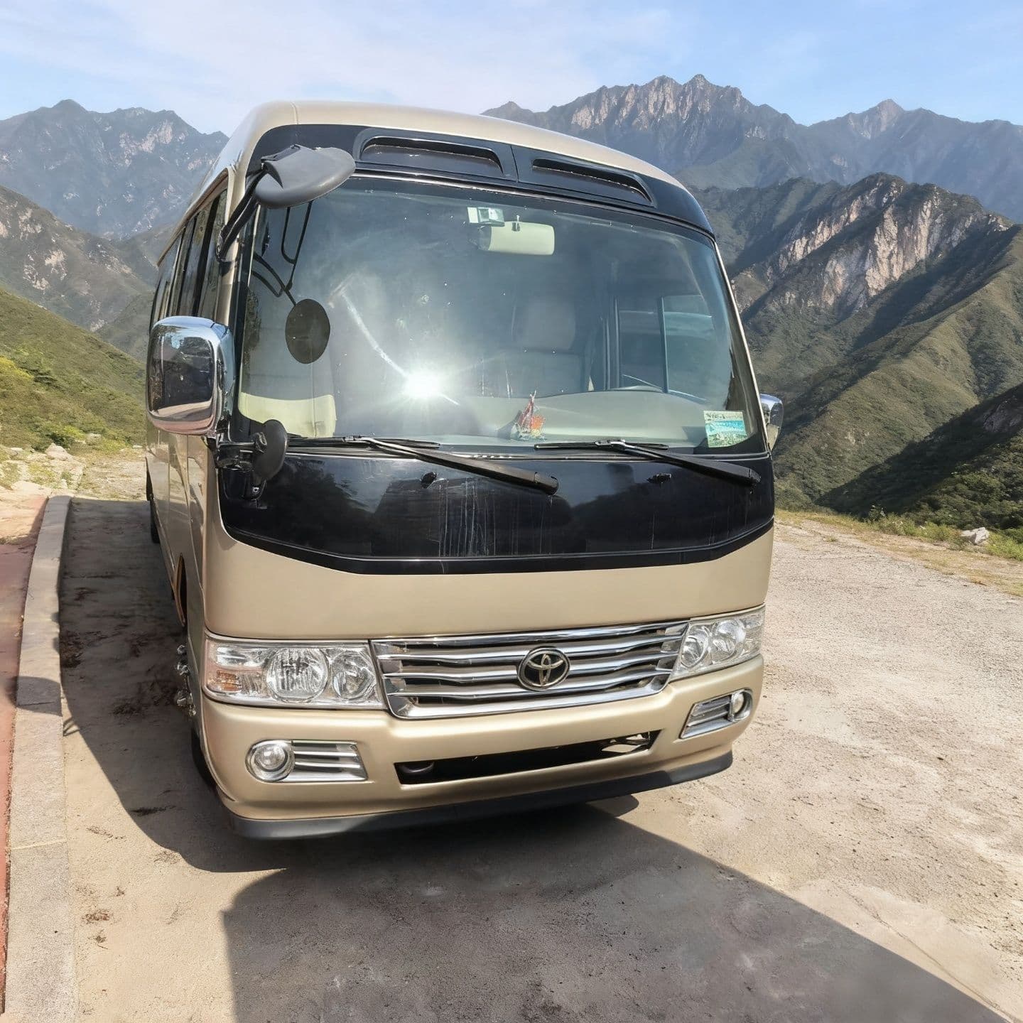 Export Toyota Coaster Midibus 19-29 Seats Tourist Shuttle Bus TOYOTA Medium and Large Bus