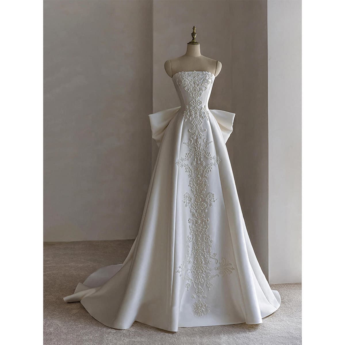Satin Light Wedding Dress for Petite Brides Strapless Reception and Ceremony Gown Elegant Luxurious Small Train