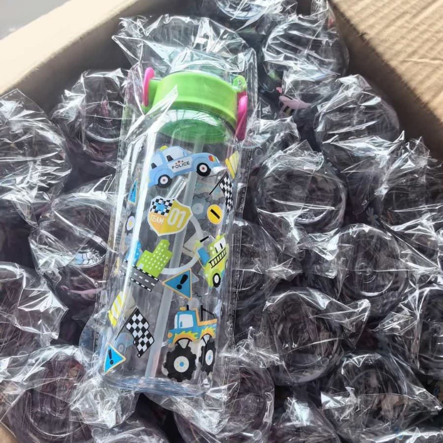 High-Appearance Plastic Water Bottle Kids Straw Portable Summer Large Capacity Sports Bottle Factory Export