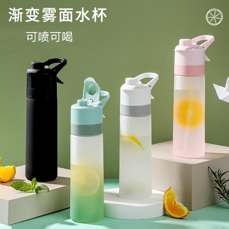 Spray Water Bottle, Summer Outdoor Sports Large Capacity Plastic Cup, Fresh and Cute Portable for Men and Women Fitness