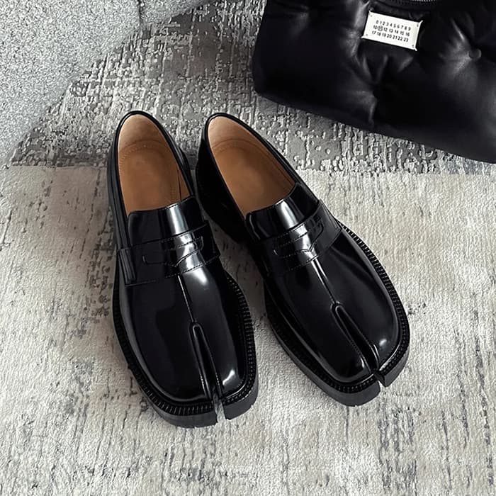 2025 New Thick-Soled Tabi Split-Toe Shoes for Women British Style Horseshoe Genuine Leather Pig's Trotters Lace-Up Small Leather Shoes Lok Fu Style