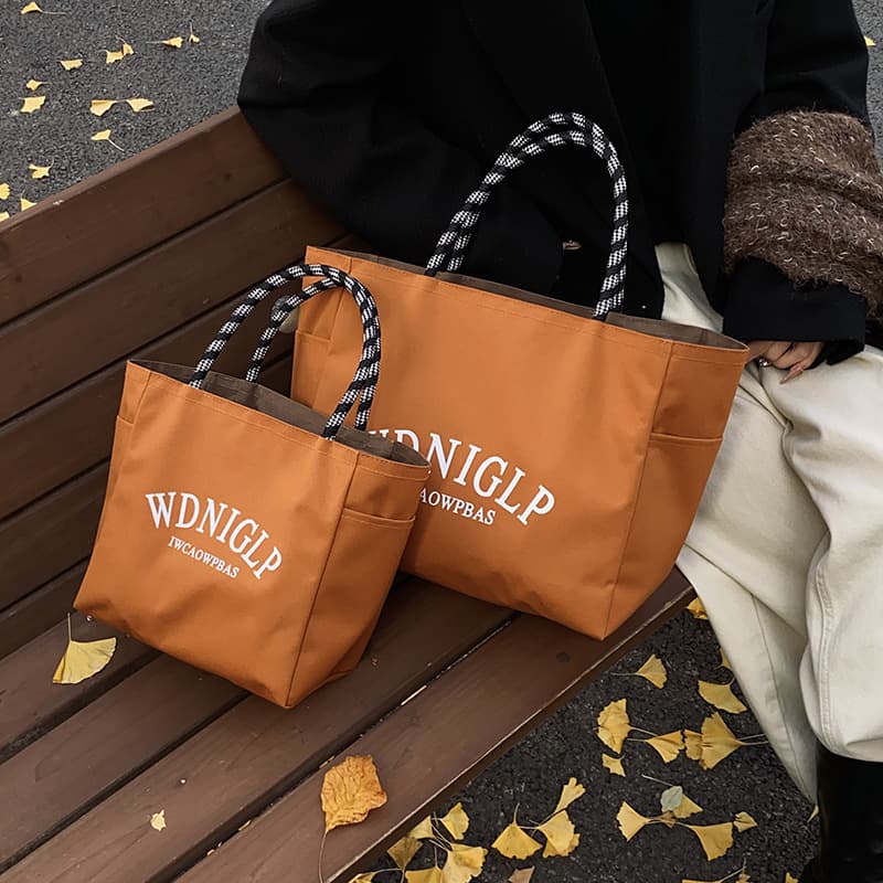 Fashionable casual versatile waterproof handbag Oxford cloth bag can be used on both sides, large or small, versatile niche shoulder bag