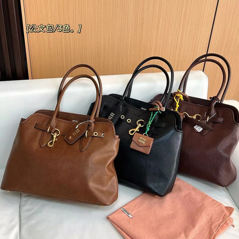 Miu Miu New Retro Large Capacity Tote Bag Handheld Briefcase Shell Bag Shoulder Bag Shopping Bag for Women