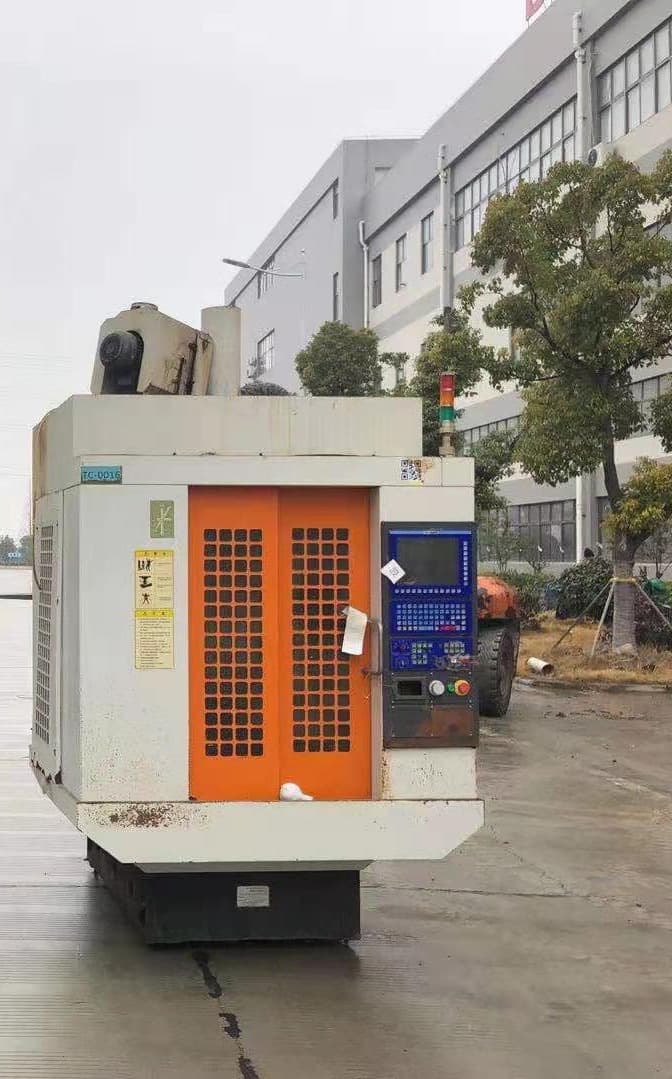 Transferring a batch of Taiwan brand Junly CNC drilling and milling center machines, Taiwan Cifu system, model TC-500.