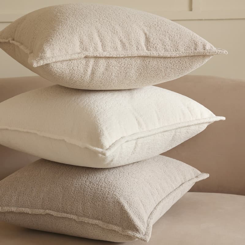 2024 Cream-style Pillow for Sofa/Living Room/Bedside, Luxury Feel Faux Fur Cover, No Insert, Square Wholesale