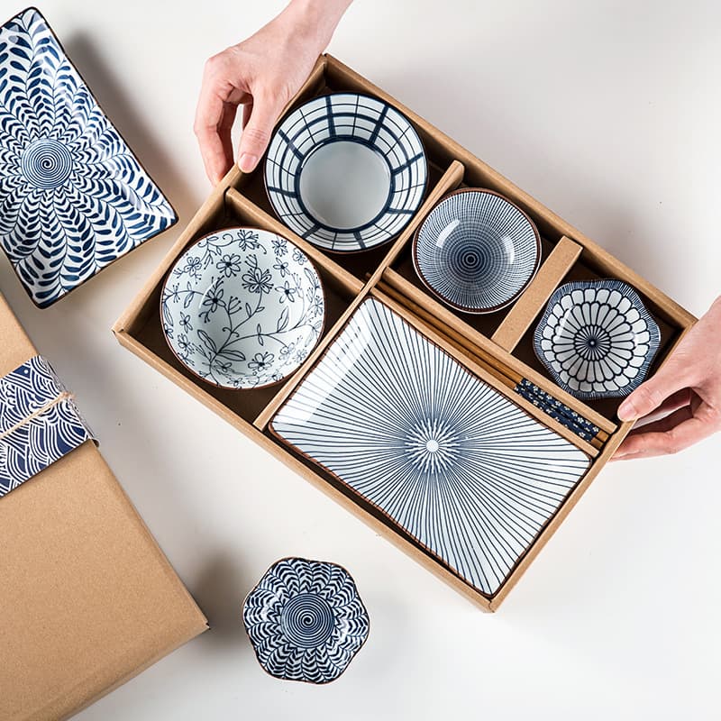 Japanese Blue and White Rice Bowl Ceramic Tableware Gift Set, Household Small Bowl Creative Souvenir Ceramic Bowl Box Set