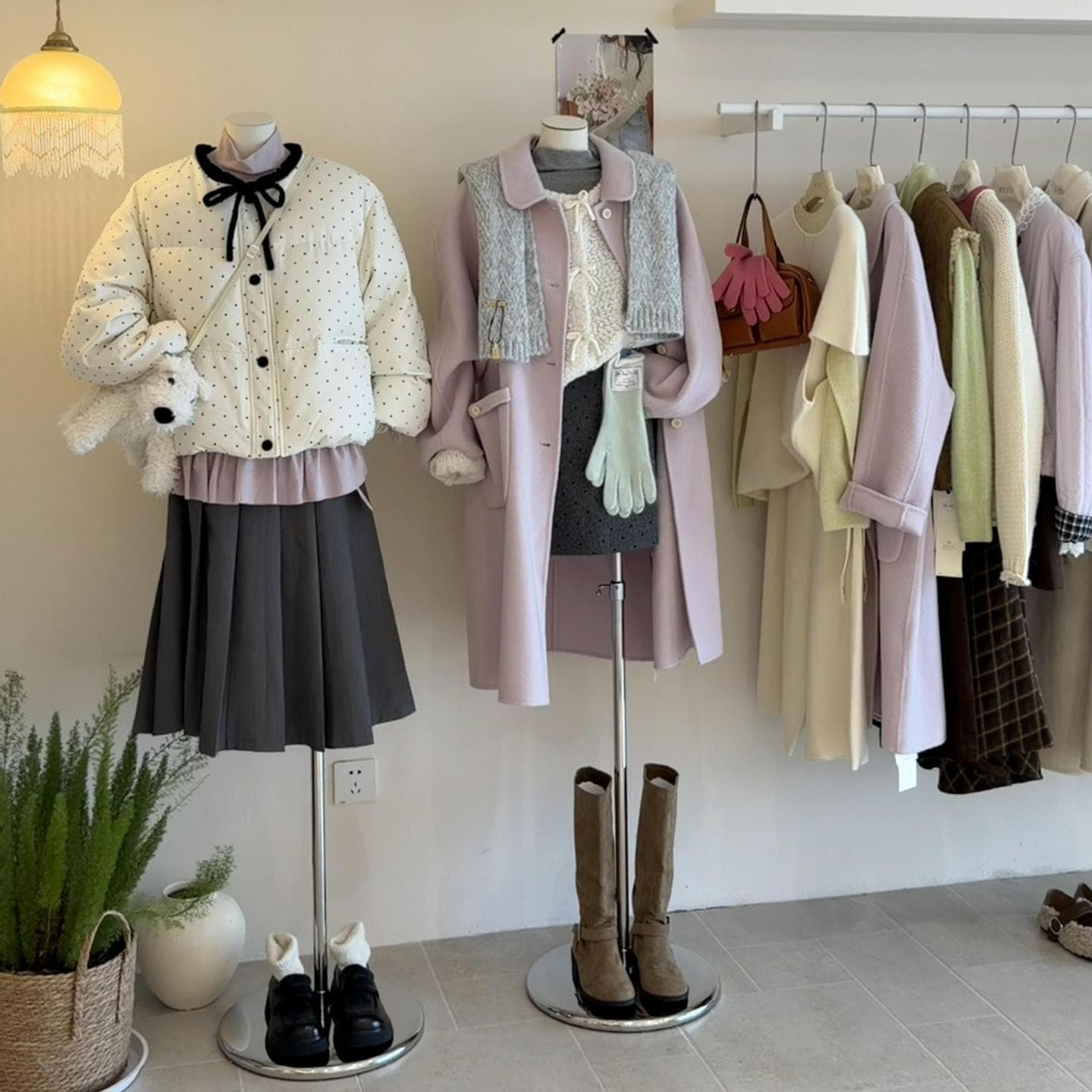 Women's clothing clearance sale, brand discounts, high-quality designer goods, and live-streaming sourcing.
