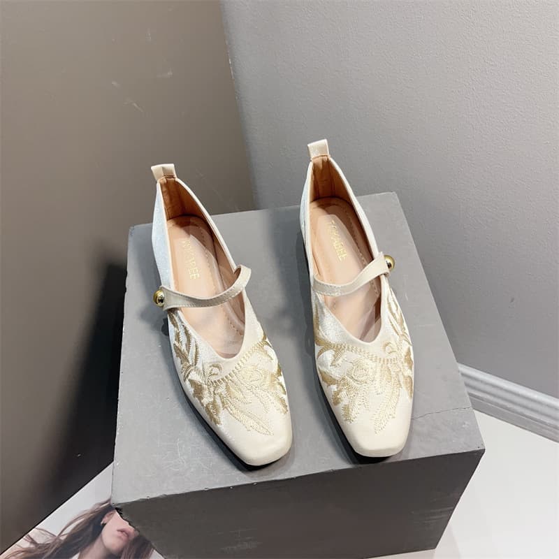New Chinese-style Square-toe Spring New Embroidery Flat Cheongsam Shoes One-strap Mary Jane Flats for Women