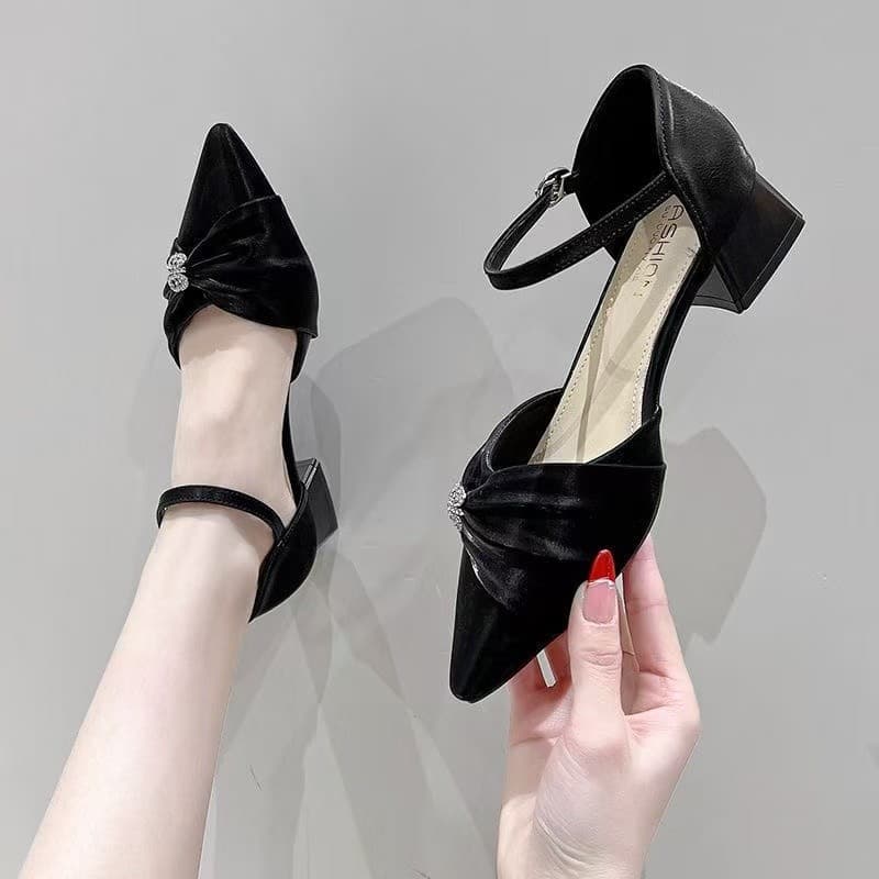French-Style Elegant Pointed-Toe Hollow Single Shoes for Women, 2026 Summer New Fairy-Style Versatile Chunky Heel Closed-Toe Sandals with Mid-Heel