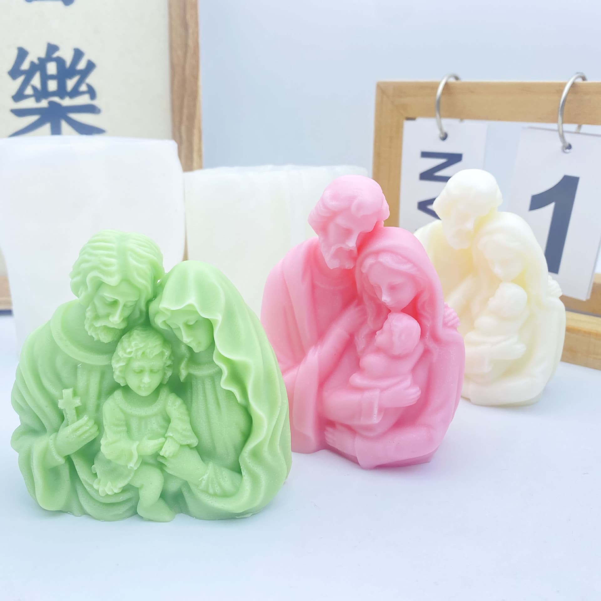 Cross-border European family aromatherapy candle silicone mold diy three-dimensional portrait aromatherapy plaster ornaments glue mold