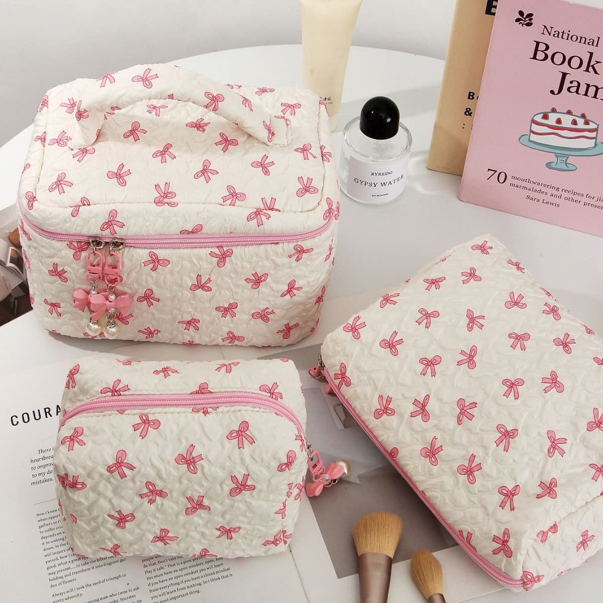 Berg Pleated Small Bow Cosmetic Bag, Niche Design, Convenient Lipstick Clutch, Women's High-End Clutch Bag