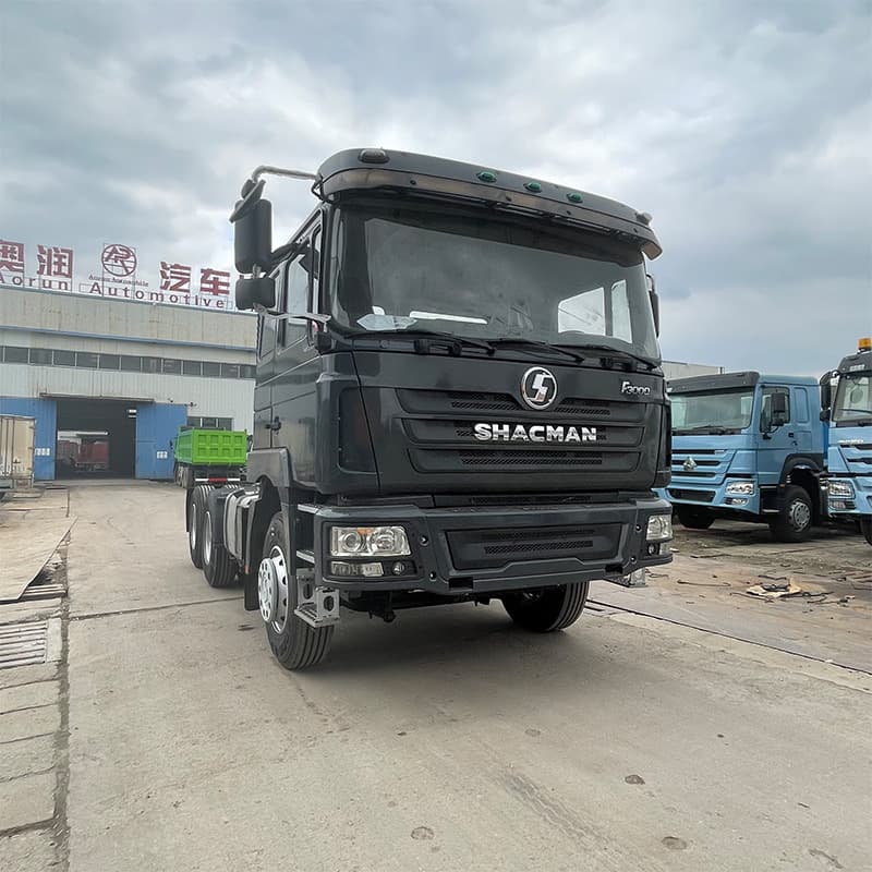 Shaanxi Automobile Delong F3000 tractor truck, 8-wheel tractor truck, 371 horsepower container transport truck.