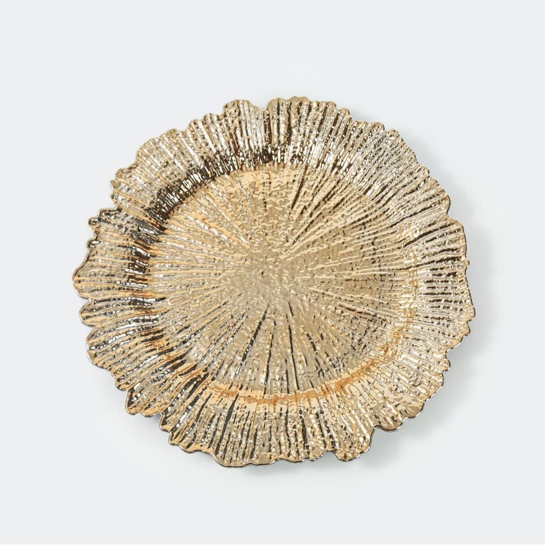Charger plates: Christmas party dinners, trays, hotel parties, plastic lotus leaf plates for cross-border use