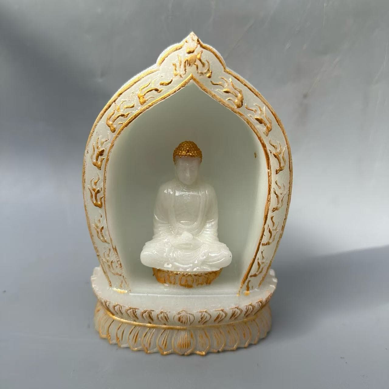 Wholesale Resin Gold-Painted Buddha Statue Home Living Room Decoration Glow-in-the-Dark Resin Buddha Ornament Craft