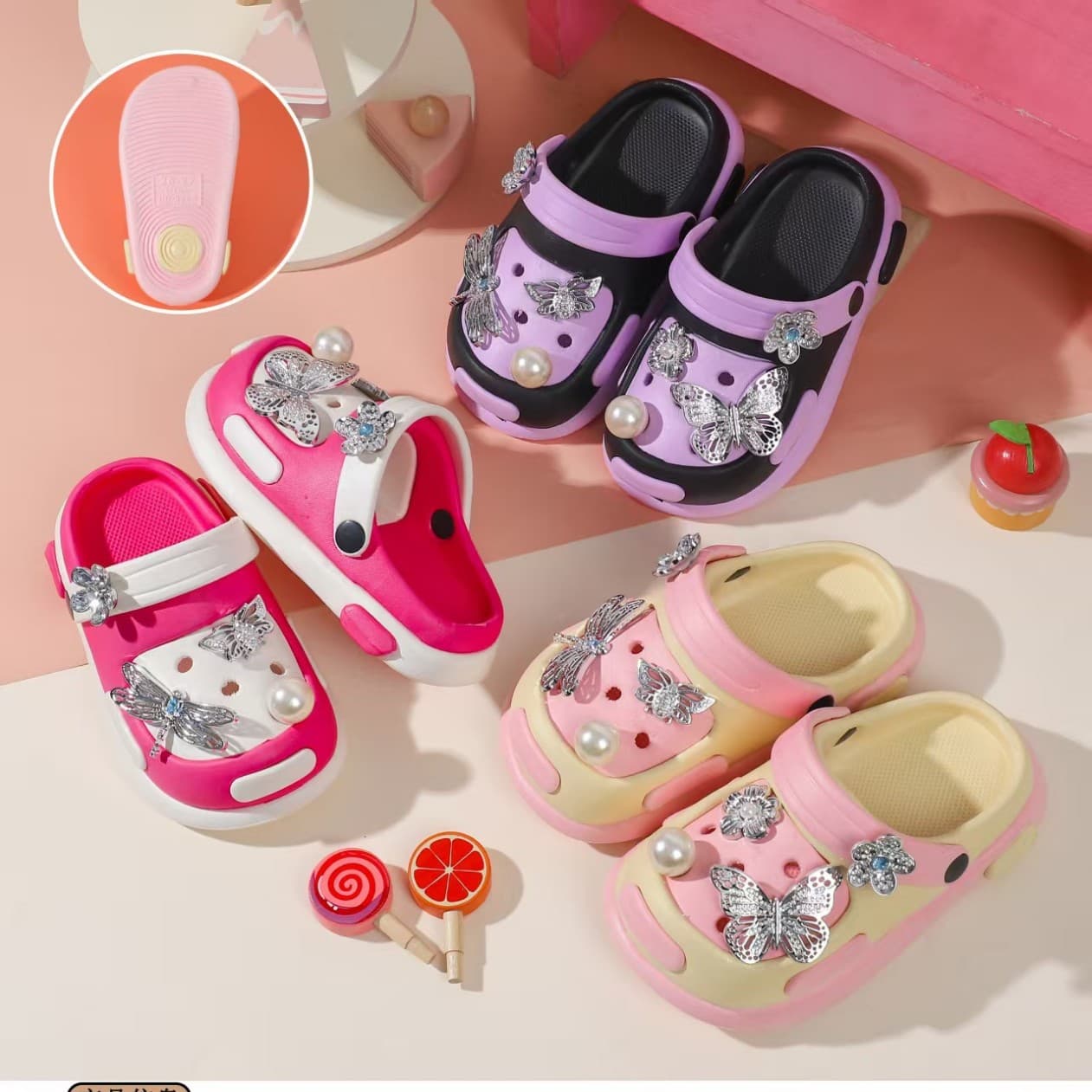 Cute two-tone children's clogs, thick-soled beach sandals, summer indoor closed-toe slippers, in stock.