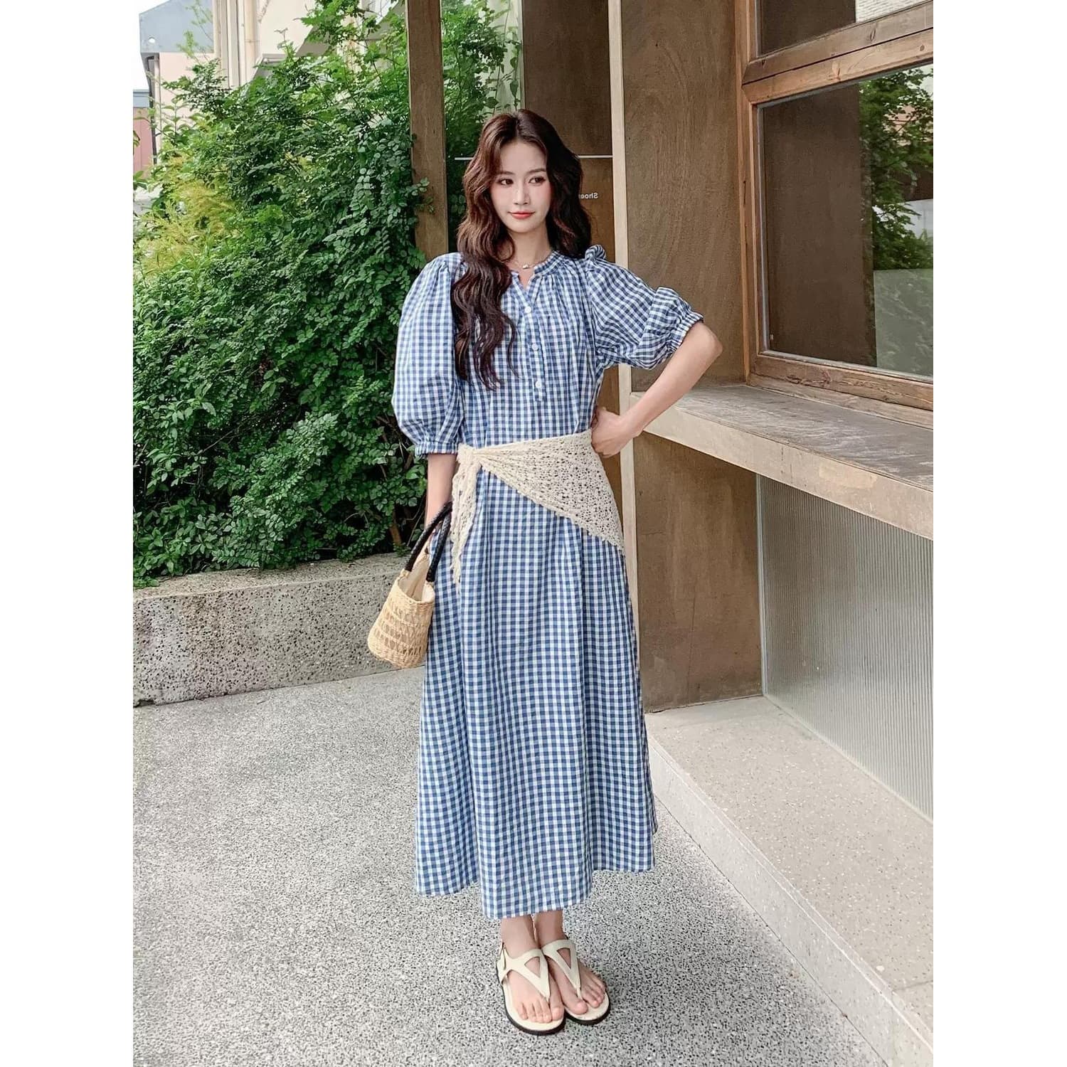 French blue and white plaid dress for women 2026 new summer style puff sleeves, waist slimming, long skirt, beautiful and beautiful