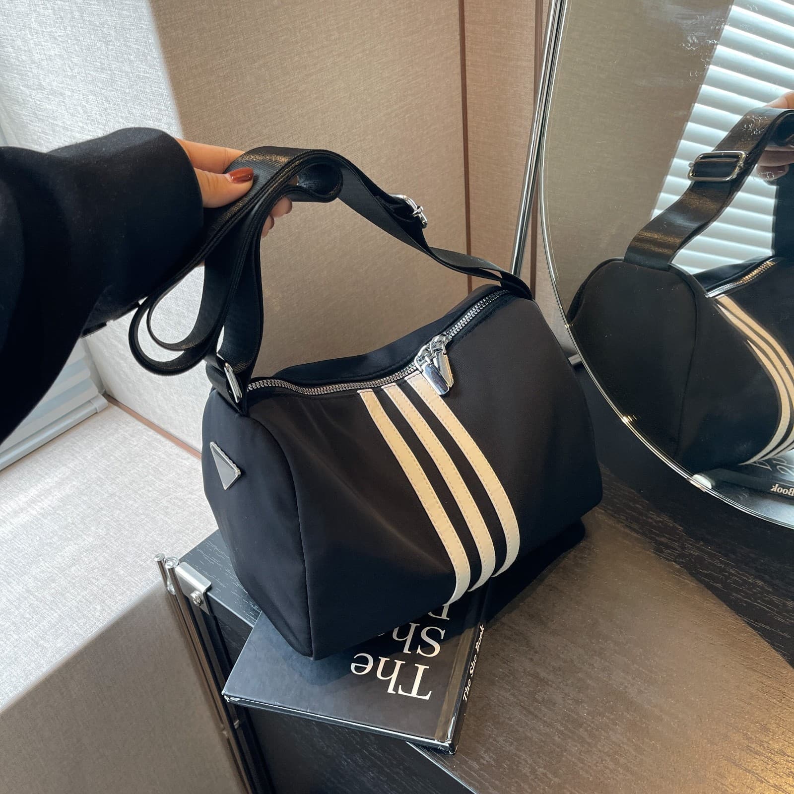 Oxford cloth shoulder bag women's autumn fashion sports style small square bag sweet cool hot girl style high-end simple crossbody bag
