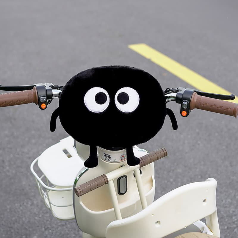 Drop shipping available for 2025 new style car seat cushions, featuring a cute coal ball design, suitable for all seasons and five seats.