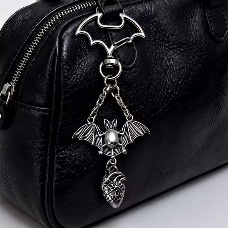 Cross-Border European and American Gothic Vampire Bat Pendant Keychain Dark Personality Heart Decoration Backpack Charm