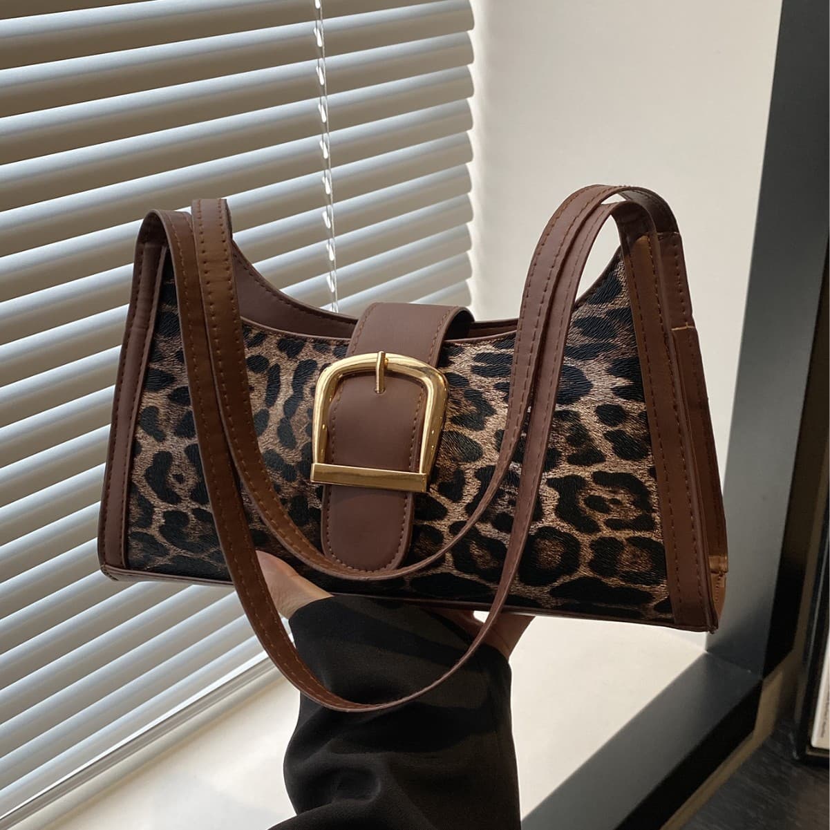 Niche Designer Bags for Women 2026 New Autumn and Winter High-End Versatile Shoulder Bag Commuter Style Underarm Crossbody Bag
