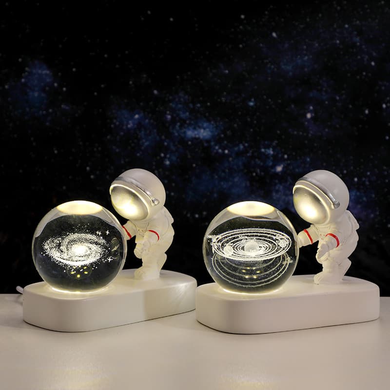Creative Astronaut Crystal Ball Night Light Resin Crafts Desktop Ornaments Atmosphere Light Souvenir Birthday Gift