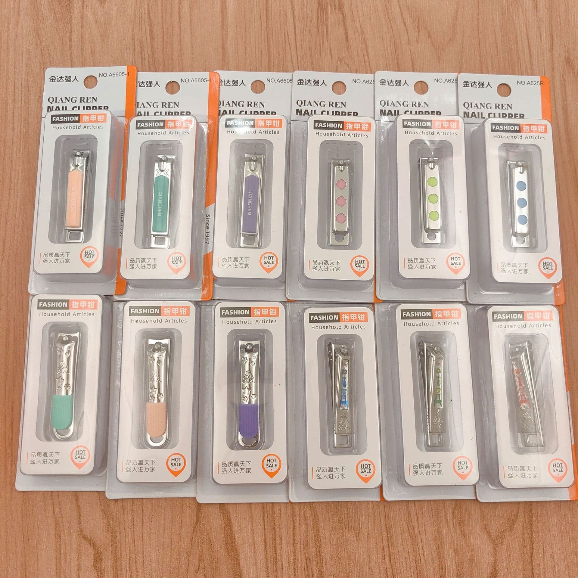Qiangren 625R Nail Clipper, Nail Clipper, Small Gift, Individually Packaged, Color Randomly, Priced Single