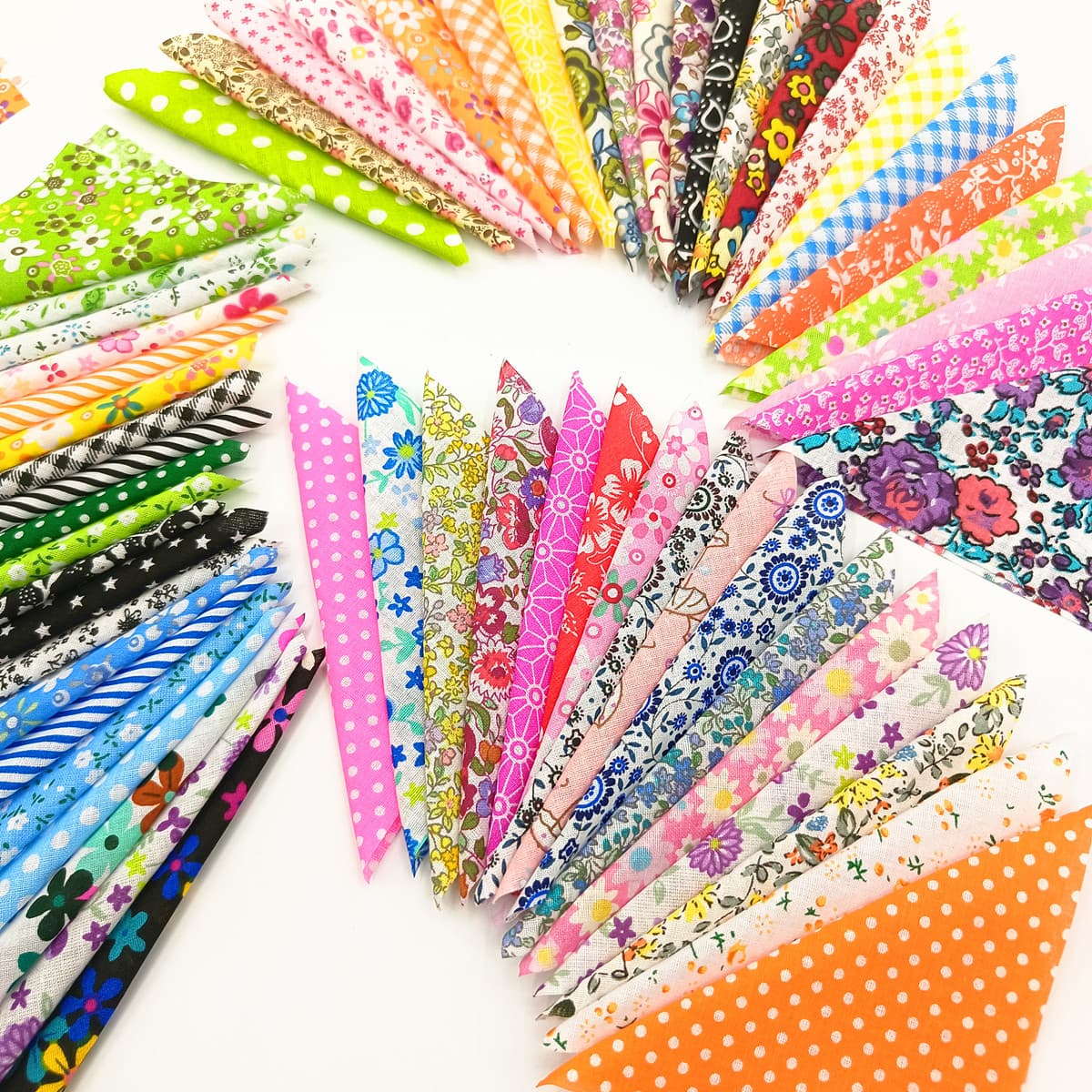Cotton printed fabric sets for handmade patchwork DIY, with small floral patterns on plain weave and fabric scraps
