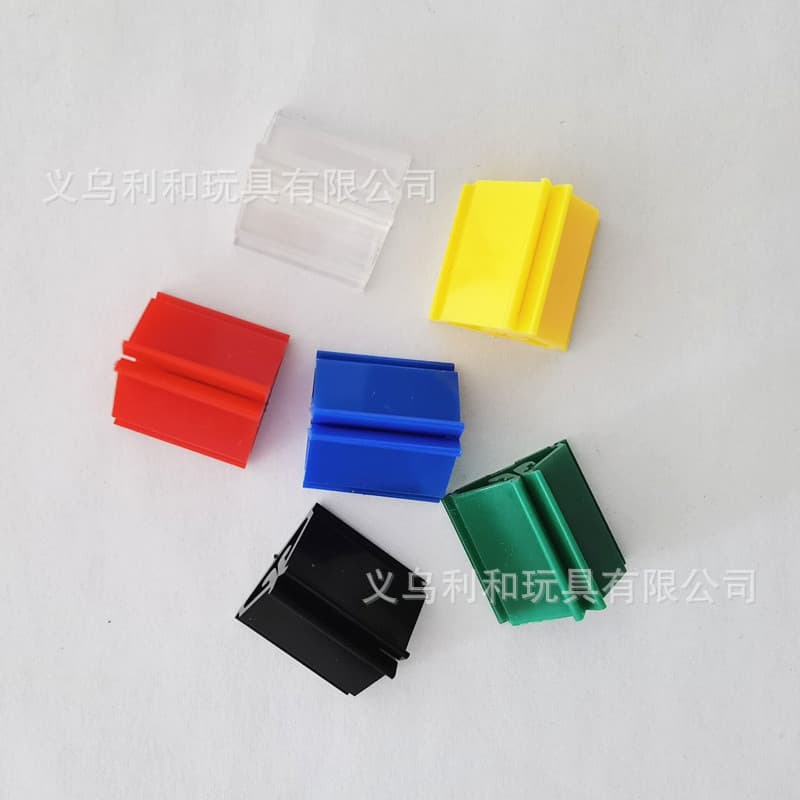 Transparent triangular card holder, business card holder, colored playing card holder; can be used to make colored tabletop games, toys, accessories, and ID cards.