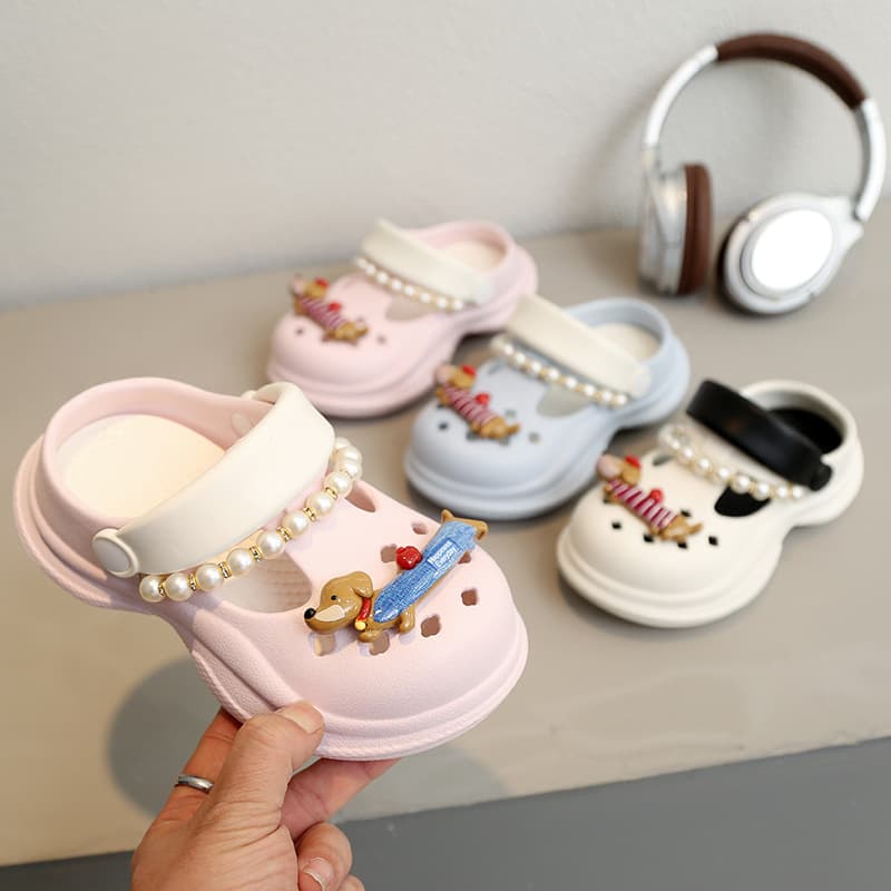 Children's Chunky Hole Sandals 2026 Summer New Cute Cartoon Thick Sole Two-Way EVA Closed-Toe Slippers