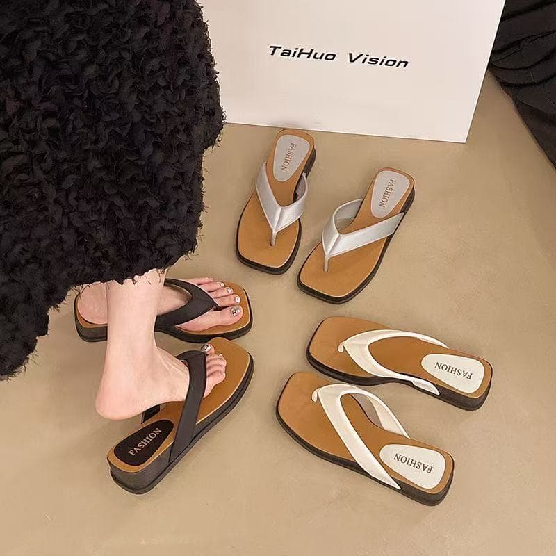Fashionable Thick Heel Sandals Women's Outdoor Wear Platform Soil Style Color Block Flat Head Clogs Summer New Arrival