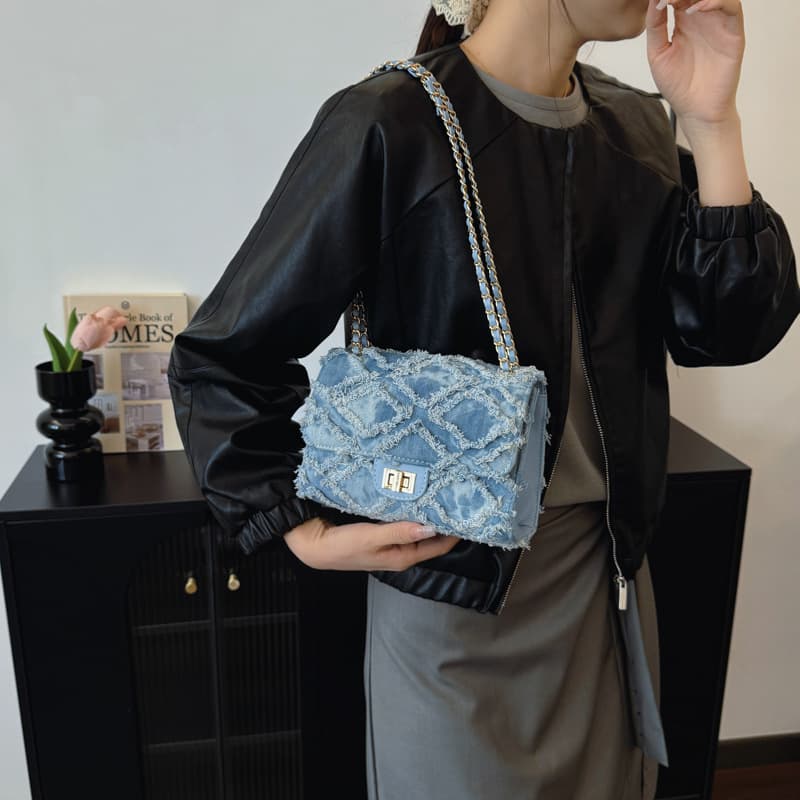 Niche Design Crossbody Bag for Women 2024 New Denim Shoulder Bag Fashionable Diamond Quilted Chain Small Square Bag Underarm Bag
