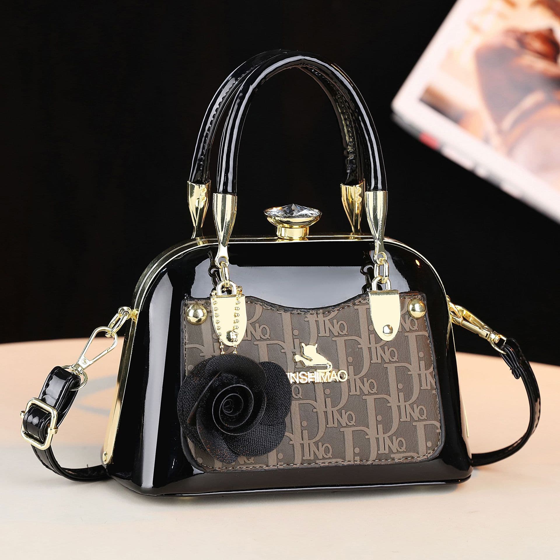 Steel Frame Women's Clutch Bag Patent Leather Trendy Shell Bag Shoulder Bag Mirror Shiny Leather Small Bag Crossbody Bag Fashion Handbag