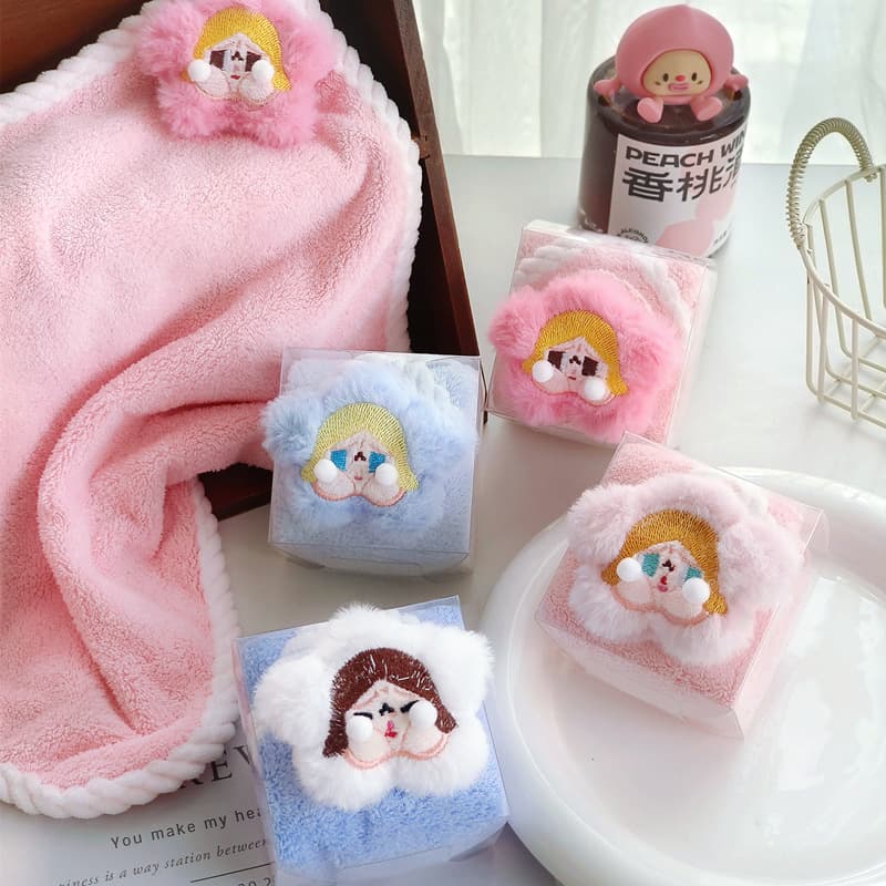 New creative baby towel gift set, perfect for gifting or as a return gift. Comes with a cartoon-themed children's square towel, coral fleece, and can be hung for face washing.