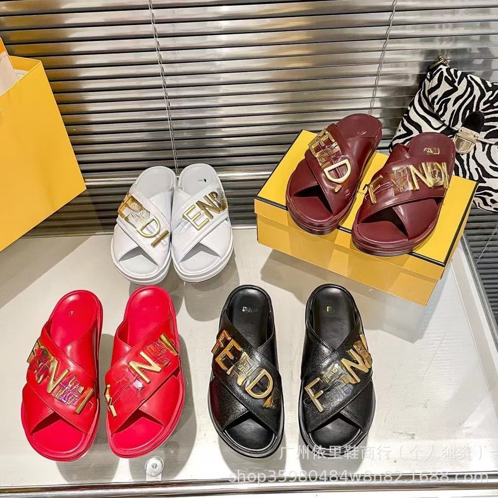 2025 new summer style European and American outdoor wear slippers, versatile slippers for men and women, casual and comfortable alphabet beach shoes
