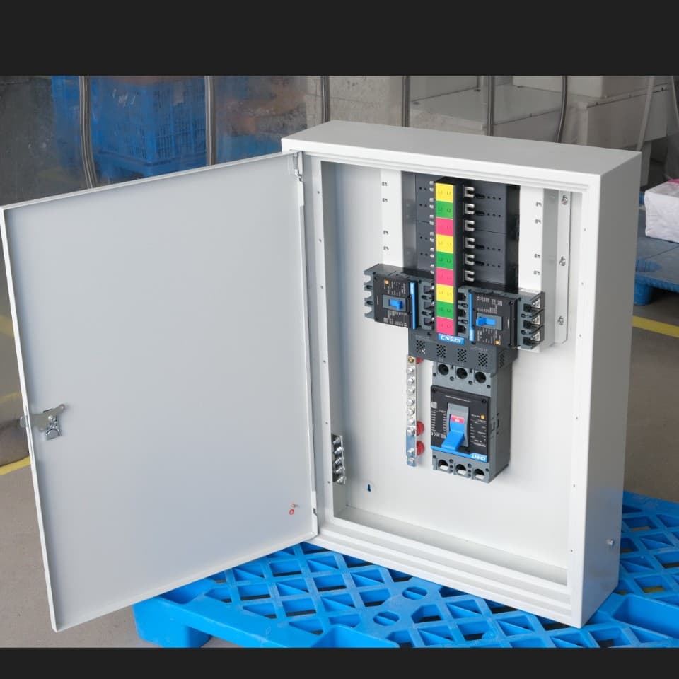 Integrated busbar combiner box 630A distribution box busbar plug-in box three-phase distribution box wiring box waterproof control box