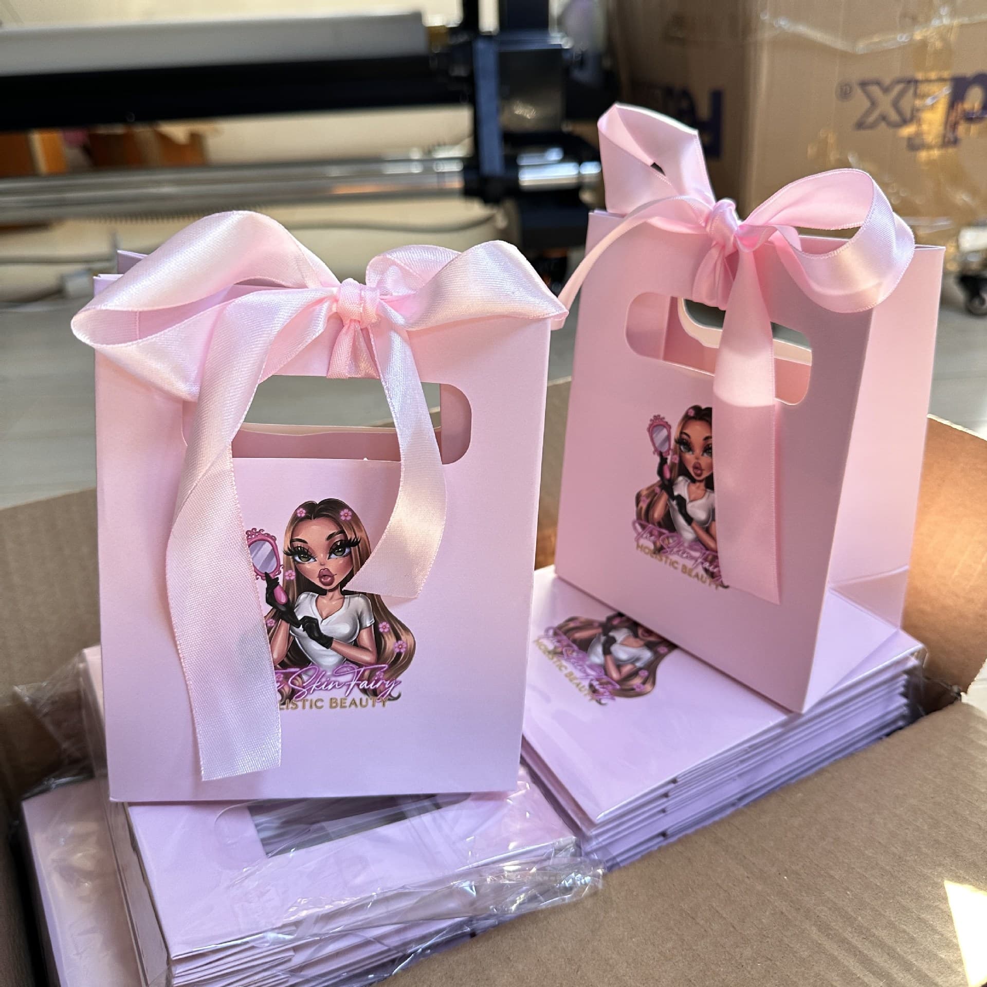 2025 Custom Printed Hard Paper Bag Shopping Paper Bag with H