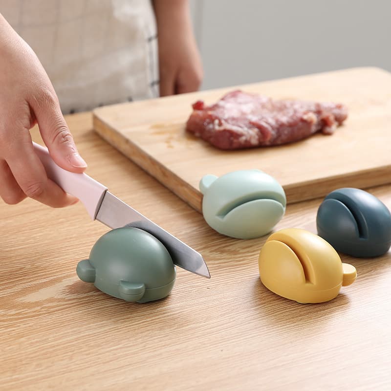 Multi-functional Creative Kitchen Knife Sharpener Frog Tool Quick Manual Sharpening Stone for Home Use Easy to Sharpen Kitchen Knife and Scissors Blade