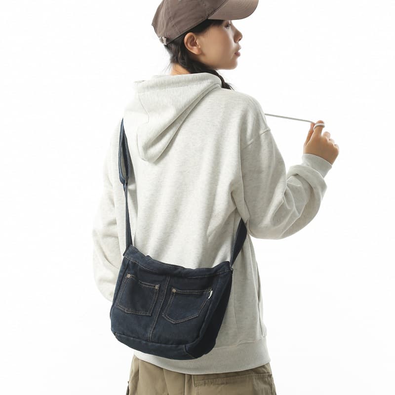 Couple style denim shoulder crossbody bag for men and women, versatile, lightweight, Harajuku style retro casual bag