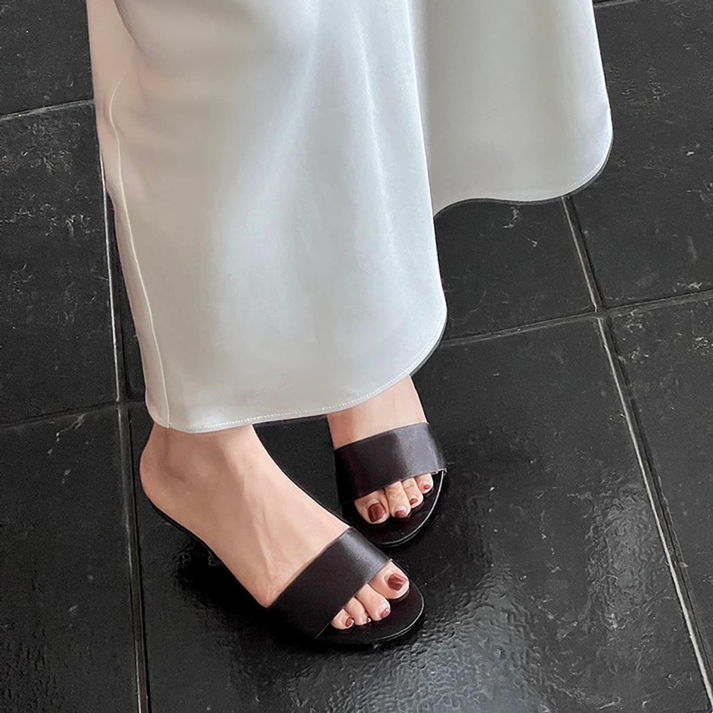 Silk "One-Strap Slides" Simple and Versatile 4cm Kitten Heel Sandals for Women, Versatile Black Outdoor Slippers