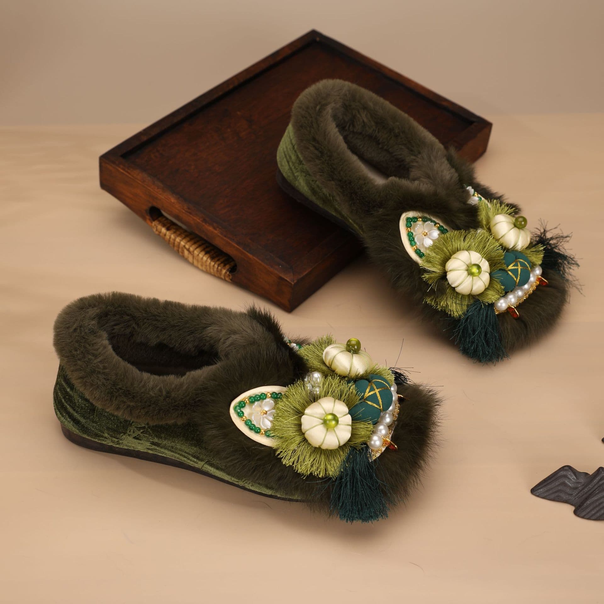 Traditional adult tiger-head shoes, intangible cultural heritage, purely handmade, fashionable and versatile Hanfu shoes, old Beijing cloth shoes, women's flat cotton shoes