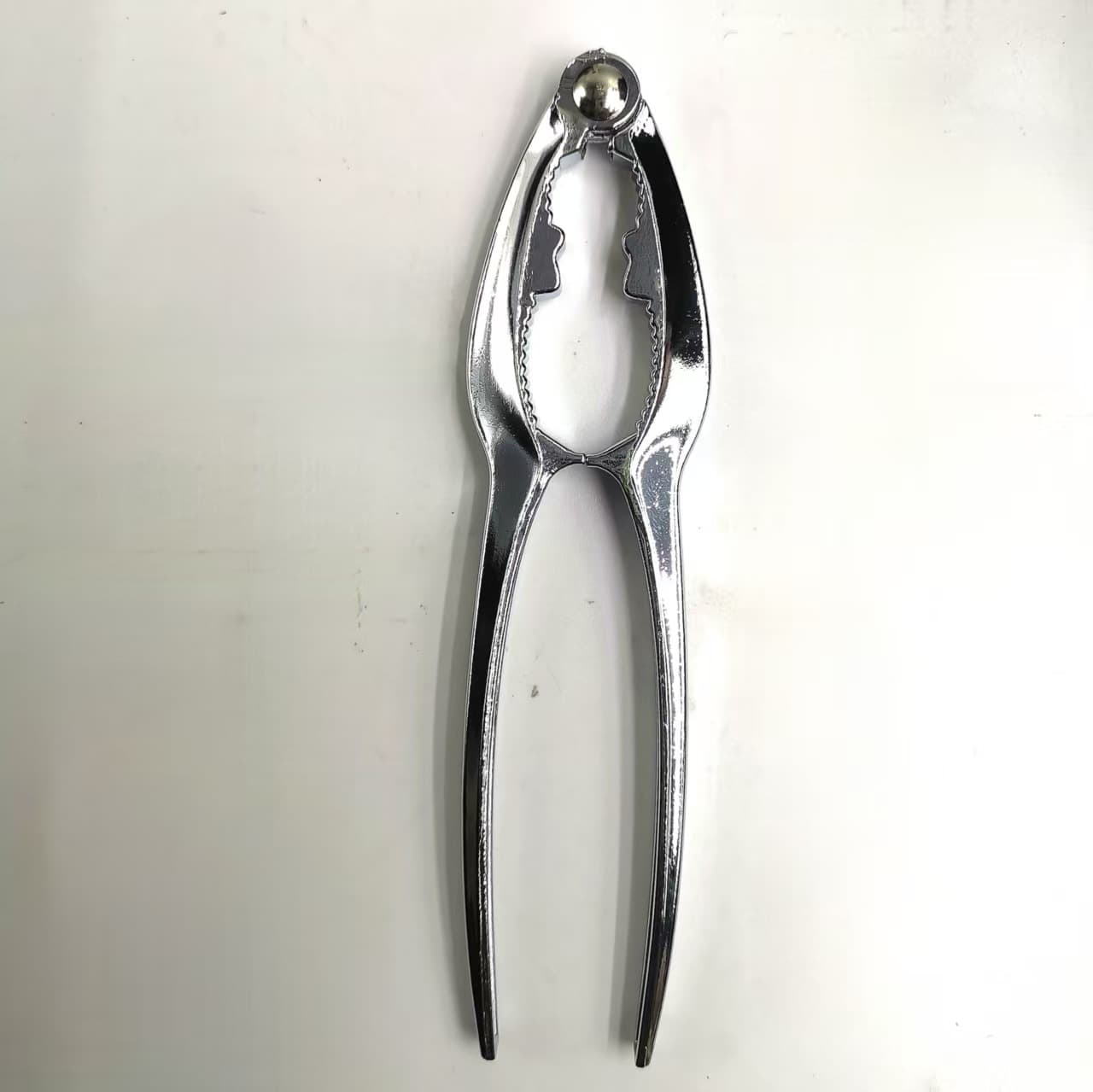Factory direct selling walnut clamp household walnut clamping artifact pine nut pecan clamp nut pliers sheller